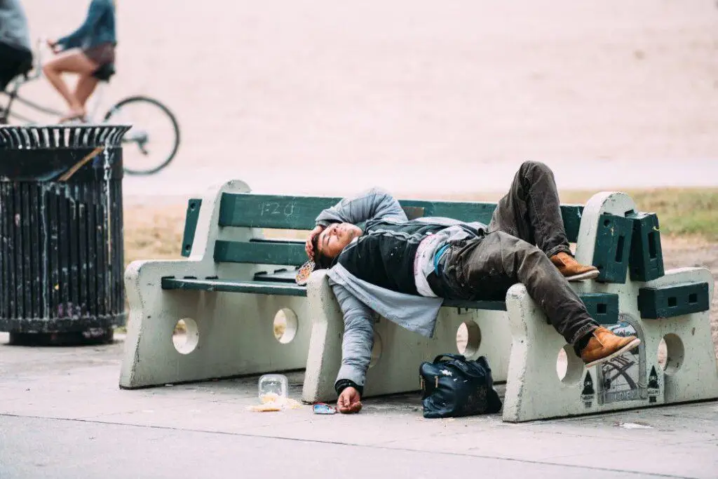 Homeless Couple Rejects Work and Lives in a Tent, Announcing That Working Isn’t for Them