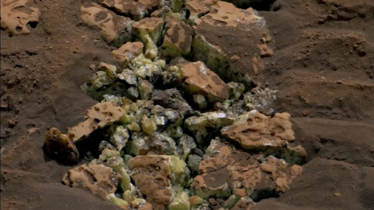 NASA’s Curiosity rover accidentally reveals ultra-rare sulfur crystals after crushing a rock on Mars