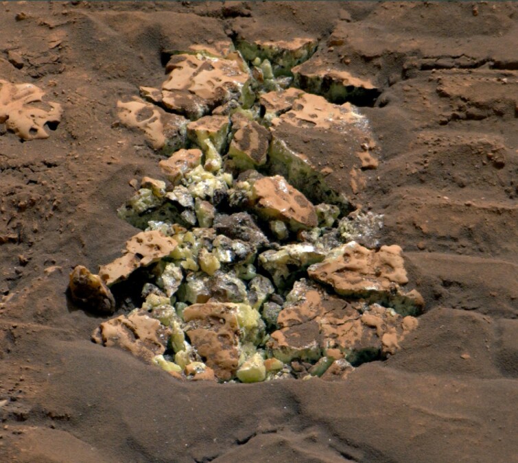 “Strange and Unexpected” – NASA’s Curiosity Rover Stumbles Upon Yellow Crystals on Mars