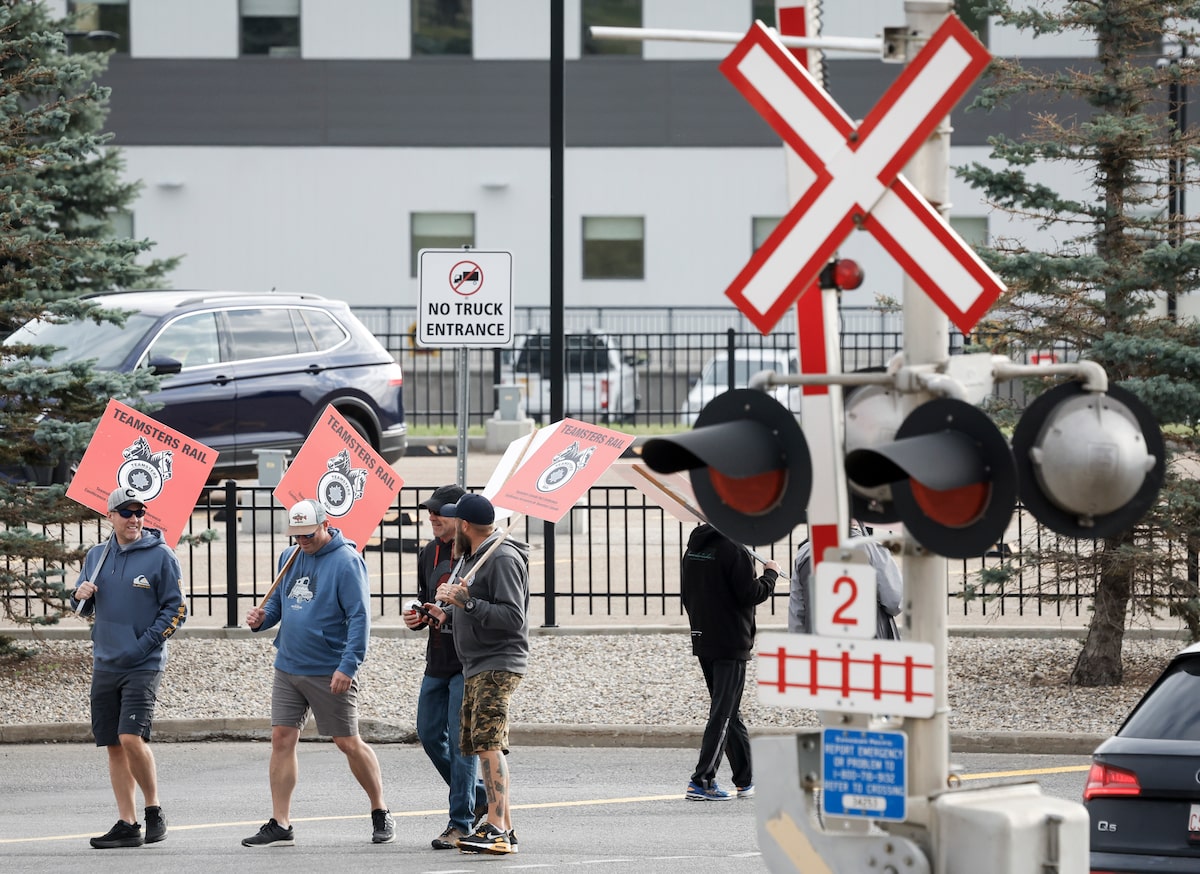 Opinion: It’s time to consider nationalizing Canada’s railways