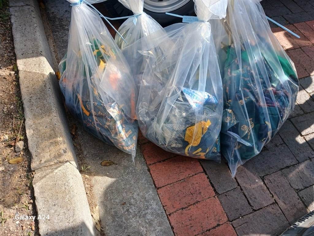 News24 | Faux shirt, Sherlock! R200k fake rugby kit seized outside Cape Town stadium during Springbok match