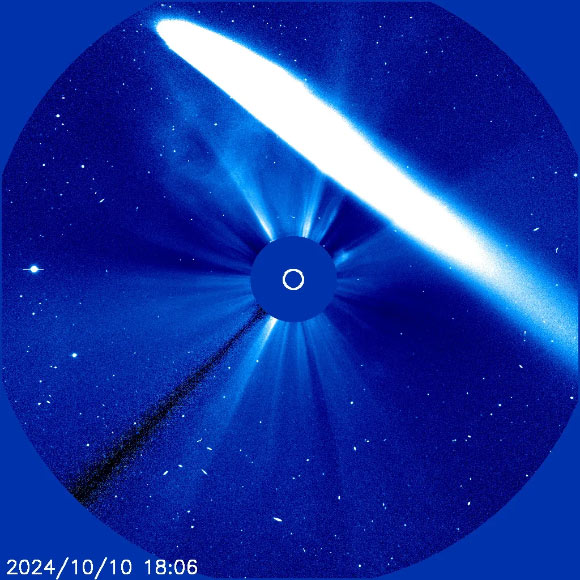 NASA Astronauts, SOHO Spacecraft Snap New Images of Comet Tsuchinshan-ATLAS