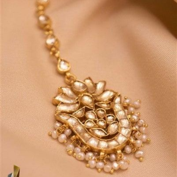 lotus shape kundan maang tikka